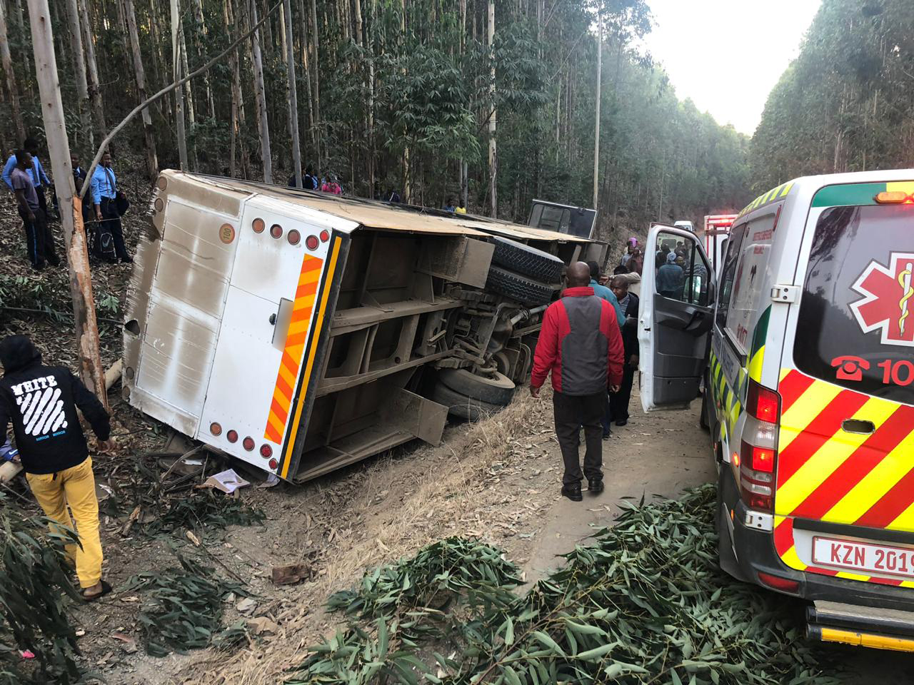 Xochimilco Bus Overturns Leaving 20 Hurt The Shocking Images - ikv6a1a